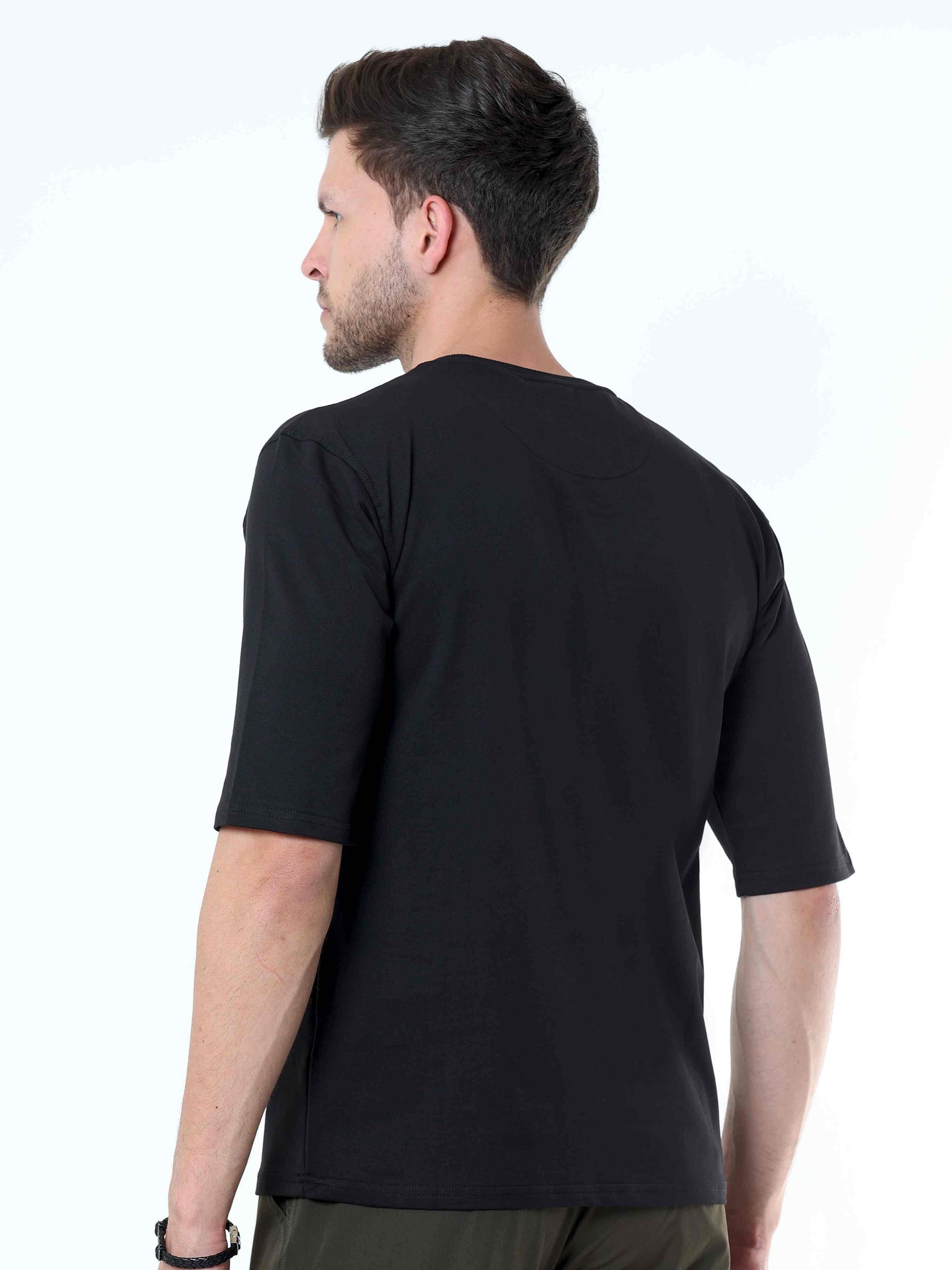 Black Knitted Solid T-Shirt